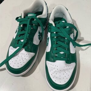 Nike women’s Green Paisley Dunks. Worn one time. Size 8